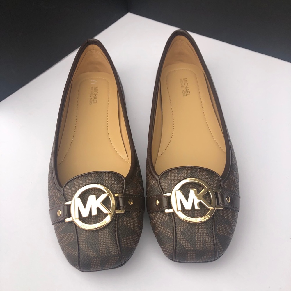🎉HOST PICK 🎉NEW MICHAEL KORS FULTON FLATS - Picture 4 of 9